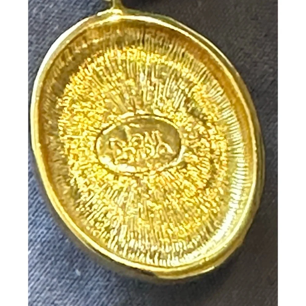 JOAN RIVERS STAMPED BLACK & WHITE ENAMEL DROP CLIP ON COMFORT HANGING EARRINGS - Picture 6 of 10